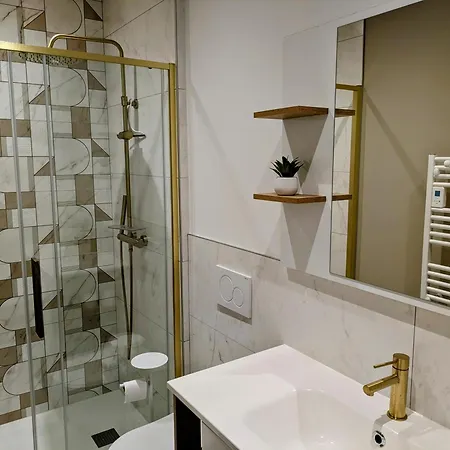 La Du Petit Port - & Apartment Aix-les-Bains
